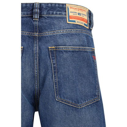 Jeans by Diesel for men in denim cotton blue features an sophisticated mid rise and tapered-leg & regular-fit with a precise long, creating a sophisticated and sophisticated silhouette.