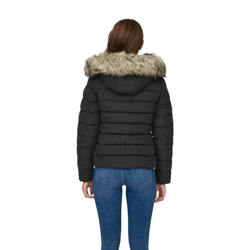 Hooded Overcoat by Only for women in marabou & faux fur gray showcases a enveloping silhouette, detailed with distinctive pockets, hooded & insulated and a enveloping hooded neckline.