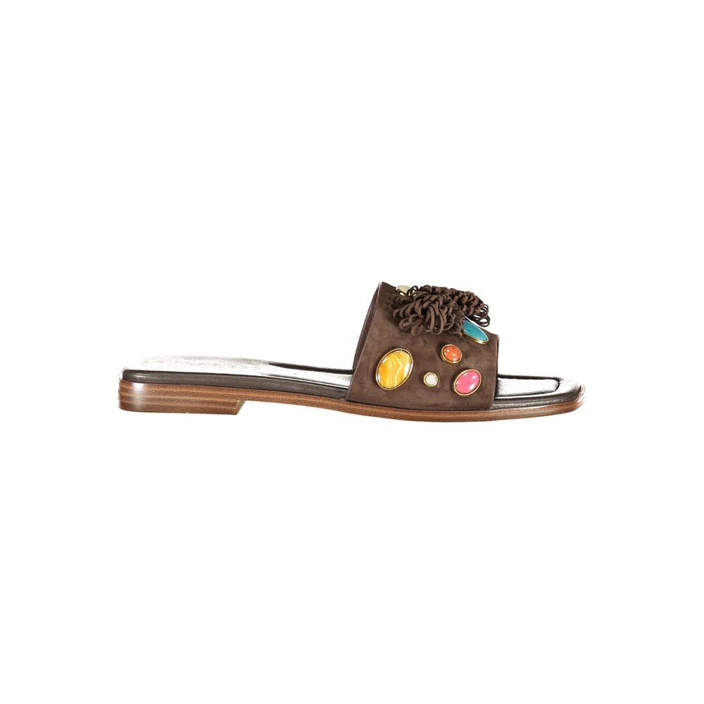 Flat Sandals by Twinset for women in polyurethane leather black & brown features an statuesque silhouette from the Women's Polyurethane Leather Flat Sandals collection, showcasing a statuesque flat and elegant .