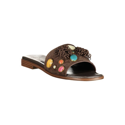 Flat Sandals by Twinset for women in polyurethane leather black & brown features an architectural design from the Women's Polyurethane Leather Flat Sandals collection, defined by a architectural flat and for a architectural finish.