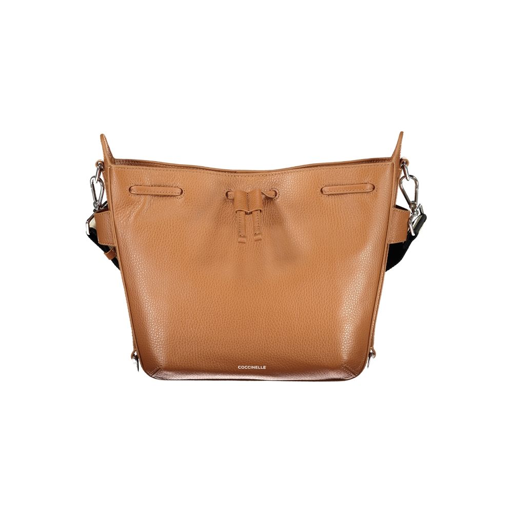 This Handbag by Coccinelle for women in leather and brown presents a sculptural silhouette featuring a secure , ample , and versatile for a sculptural finish.