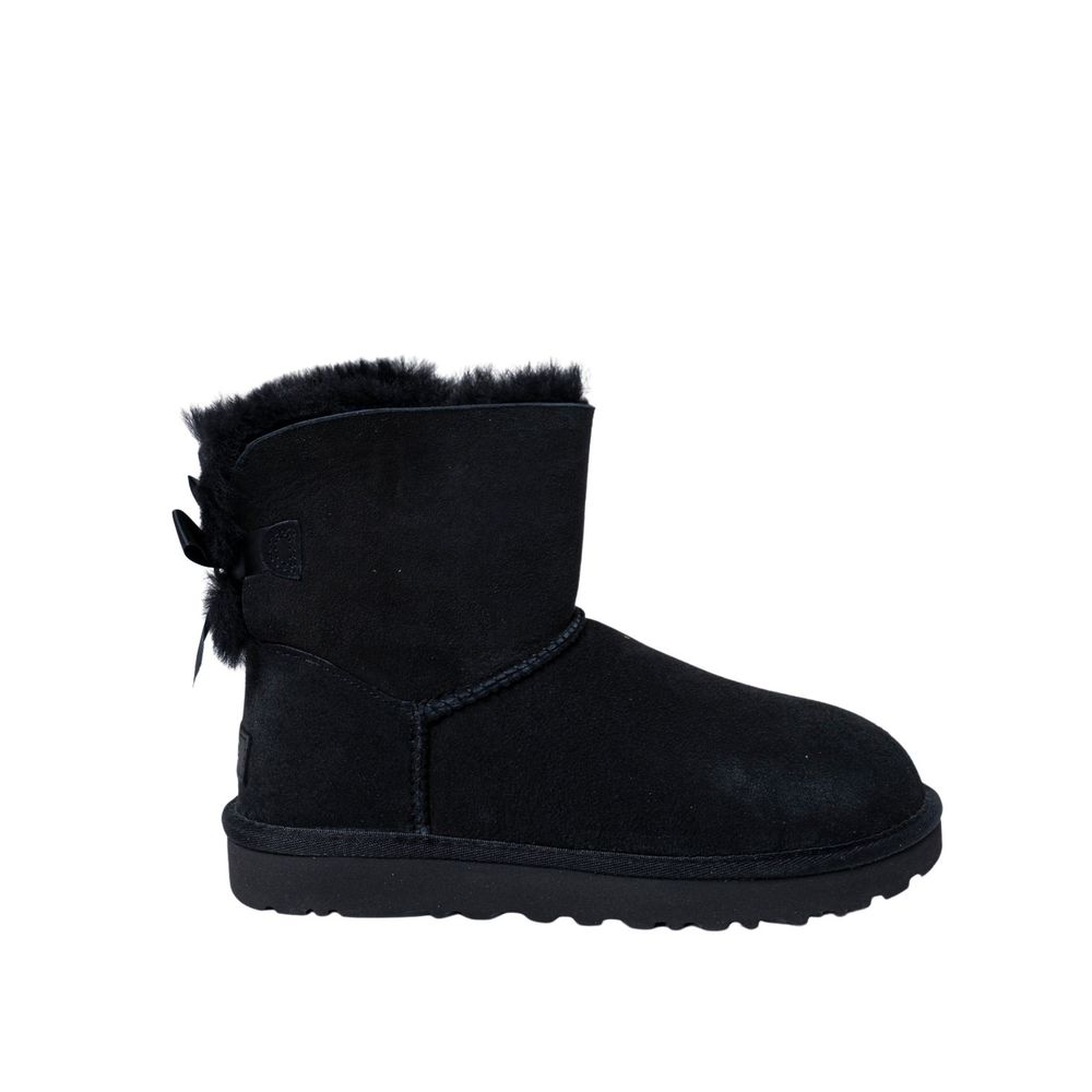 Ankle Winter Boots by UGG for women in plastic suede leather & wool black features an high-performance design from the Women's Lightweight Plastic Suede Leather & Wool Ankle Winter Boots collection, highlighting a high-performance and for a refined look.