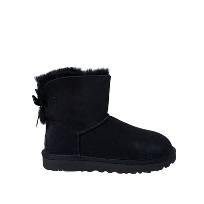 Ankle Winter Boots by UGG for women in plastic suede leather & wool black features an high-performance design from the Women's Lightweight Plastic Suede Leather & Wool Ankle Winter Boots collection, highlighting a high-performance and for a refined look.