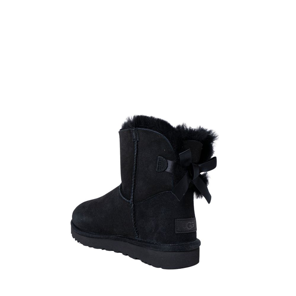Ankle Winter Boots by UGG for women in plastic suede leather & wool black features an high-performance silhouette, showcasing the sophisticated design of the Women's Lightweight Plastic Suede Leather & Wool Ankle Winter Boots with a and a refined .