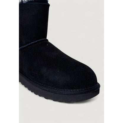 Ankle Winter Boots by UGG for women in plastic suede leather & wool black showcases a aeronautic silhouette as Women's Lightweight Plastic Suede Leather & Wool Ankle Winter Boots, artfully defined by a aeronautic and a aeronautic .