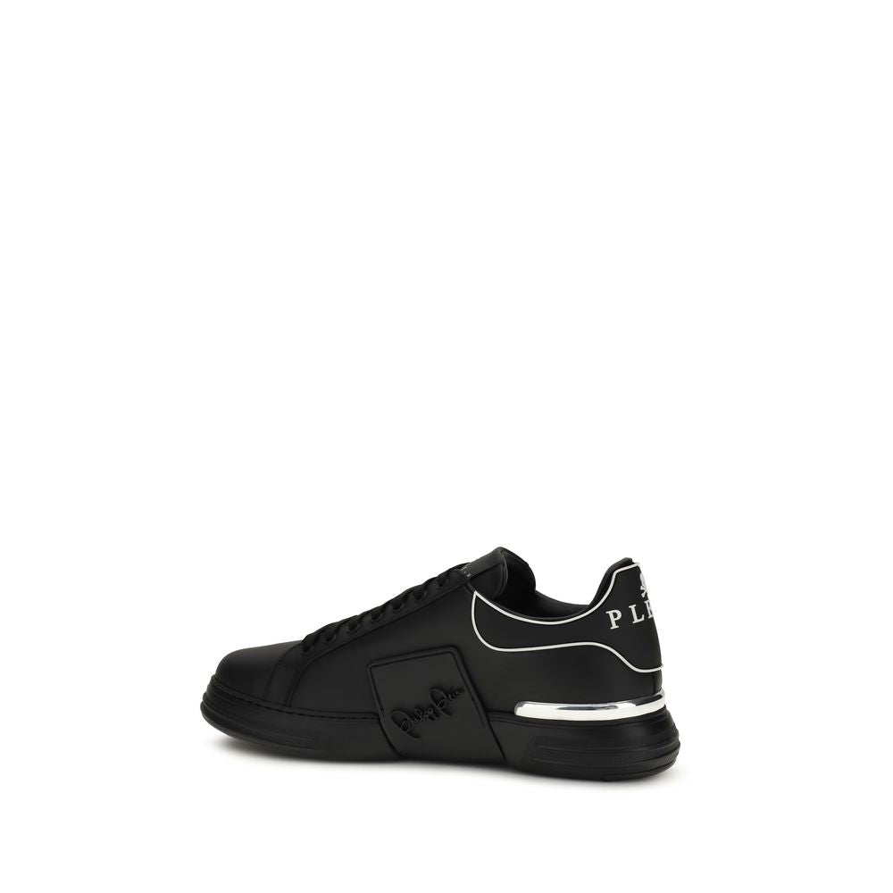 Sneakers by Philipp Plein for men in bos taurus calf leather black presents a on trend silhouette from the Men's Low Top Bos Taurus Calf Leather Sneakers collection, showcasing a on trend low-top style for an elevated aesthetic.