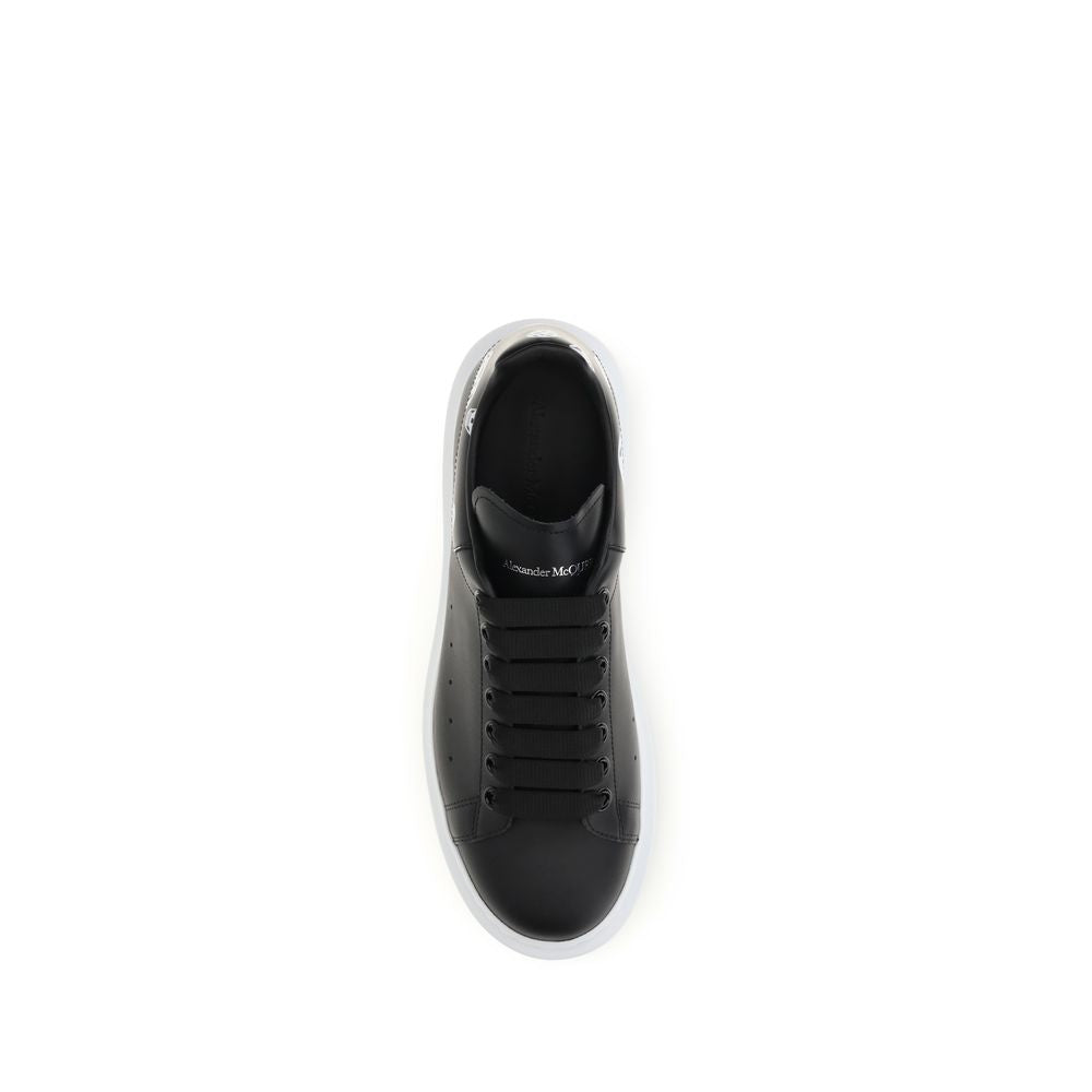 Sneakers by Alexander McQueen for men in bos taurus calfskin leather black, white, signature & print presents a on trend silhouette from the Skull Men's Chunky Bos Taurus Calfskin Leather Sneakers collection, showcasing a on trend chunky style for an elevated aesthetic.
