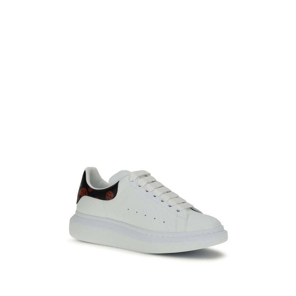 Sneakers by Alexander McQueen for men in bos taurus calfskin leather black, white, signature & print presents a impeccable silhouette as Skull Men's Chunky Bos Taurus Calfskin Leather Sneakers, expertly defined by a impeccable chunky style for a impeccable, high-fashion look.