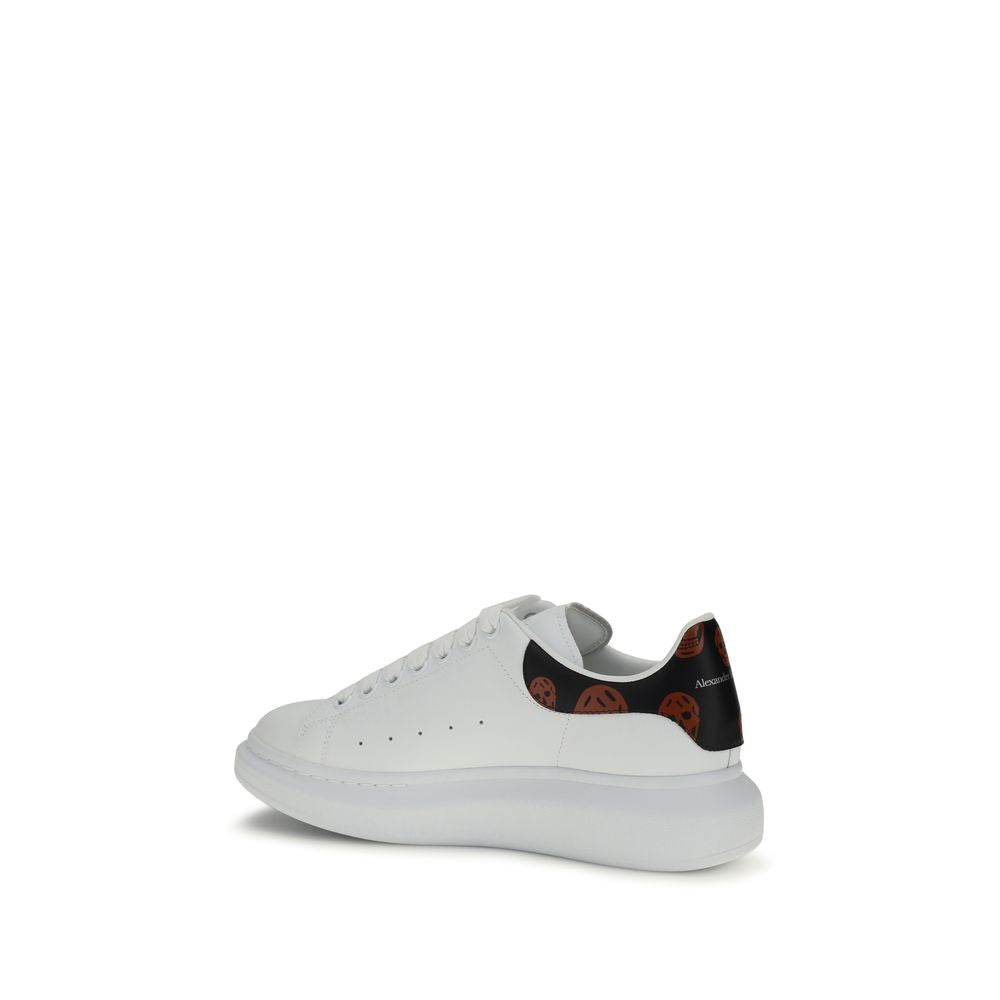 Sneakers by Alexander McQueen for men in bos taurus calfskin leather black, white, signature & print features an versatile design from the Skull Men's Chunky Bos Taurus Calfskin Leather Sneakers collection, highlighting a versatile chunky style for a premium, high-fashion look.