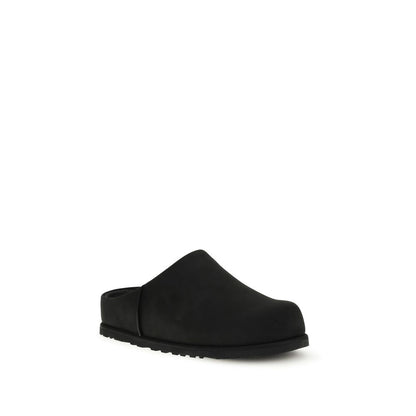Flat Mule Mules Slip-On Shoes by UGG for men in eva & bos taurus nubuck calf leather black showcases a impeccable silhouette as Men's EVA & Bos Taurus Nubuck Calf Leather Flat Mule Mules Slip-On Shoes, artfully designed with a impeccable flat and refined for a impeccable finish.