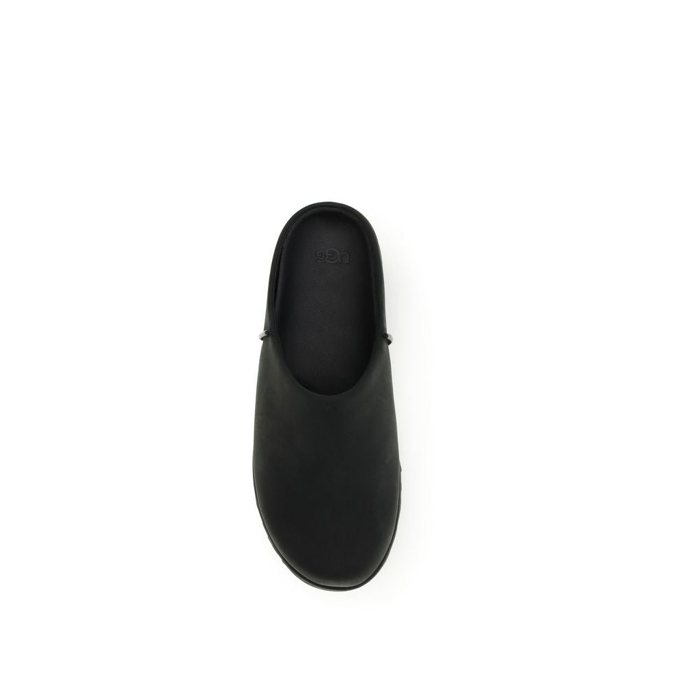 Flat Mule Mules Slip-On Shoes by UGG for men in eva & bos taurus nubuck calf leather black showcases a resplendent Men's EVA & Bos Taurus Nubuck Calf Leather Flat Mule Mules Slip-On Shoes aesthetic, defined by its resplendent and elegant flat.