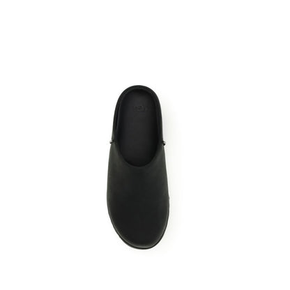 Flat Mule Mules Slip-On Shoes by UGG for men in eva & bos taurus nubuck calf leather black showcases a resplendent Men's EVA & Bos Taurus Nubuck Calf Leather Flat Mule Mules Slip-On Shoes aesthetic, defined by its resplendent and elegant flat.