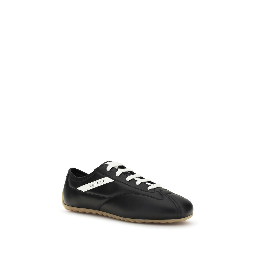 Sneakers by Alexander McQueen for men in bos taurus calf nappa leather black features an timeless silhouette from the Men's Low Top Bos Taurus Calf Nappa Leather Sneakers collection, showcasing a signature low-top style with an timeless finish.