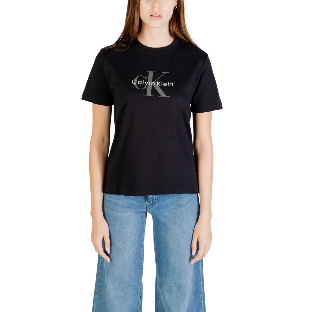 T-Shirt by Calvin Klein Jeans for women in cotton black features an edgy silhouette, meticulously detailed with a sophisticated and for a truly edgy finish.