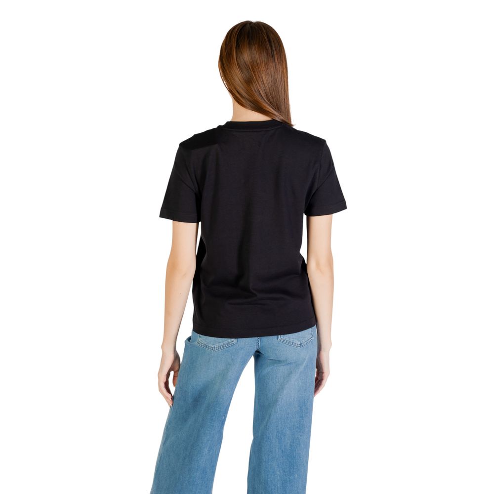 T-Shirt by Calvin Klein Jeans for women in cotton black features a plush silhouette, showcasing a sophisticated and for a truly plush finish.