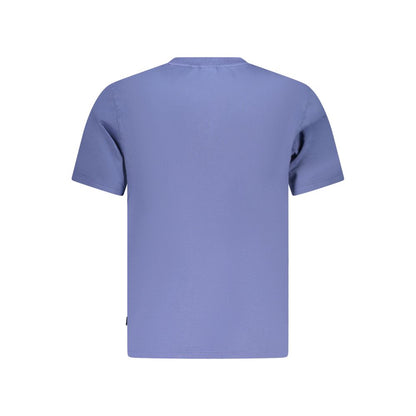 T-Shirt by Pepe Jeans for men in cotton blue features an on trend silhouette, perfectly showcasing a on trend and for an elevated aesthetic.