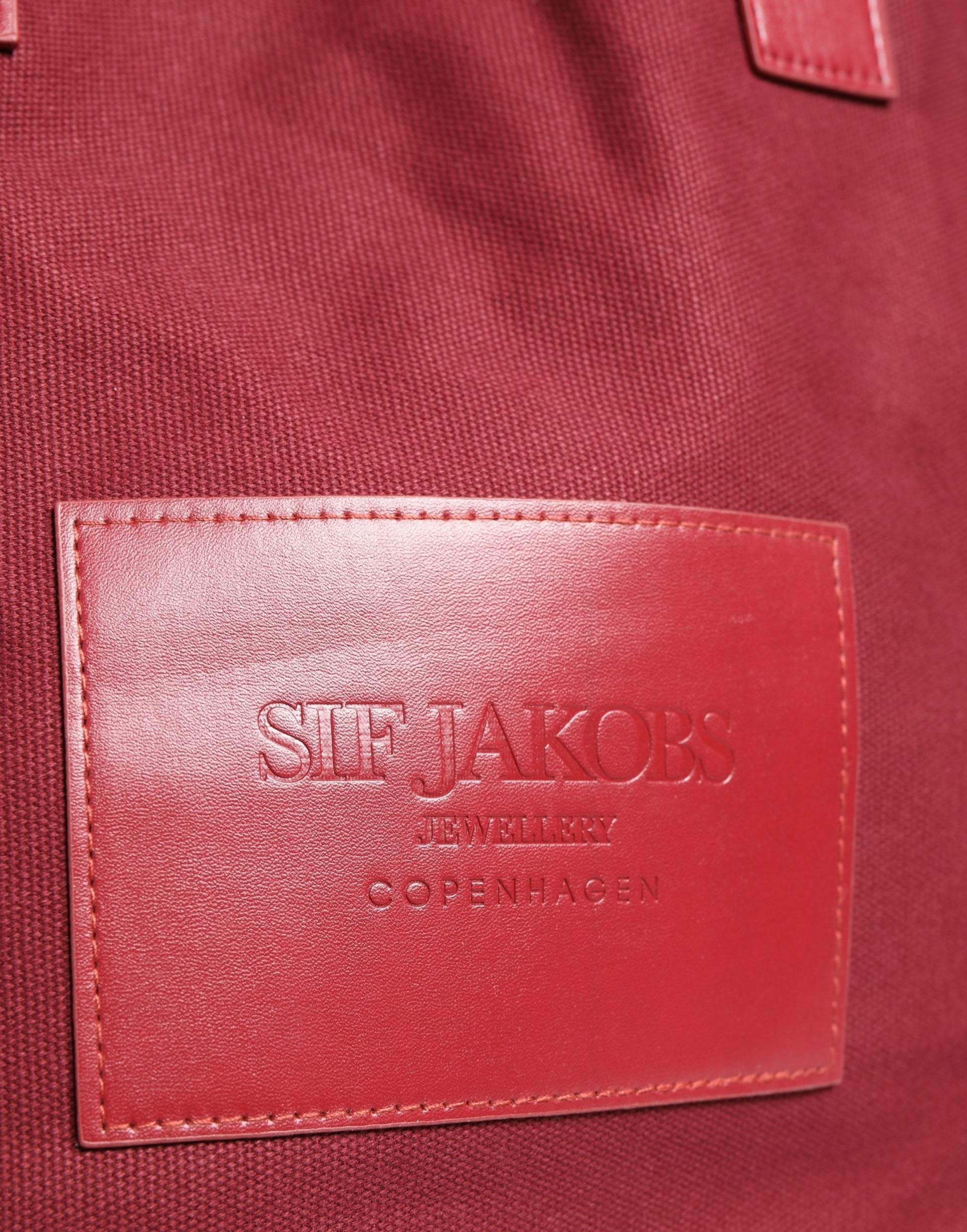 Shopper Tote Bag by SIF JAKOBS for women in cotton canvas burgundy showcases a statuesque Cotton Canvas Shopper Tote Bag design, featuring a secure , ample , and versatile handle for a statuesque finish.