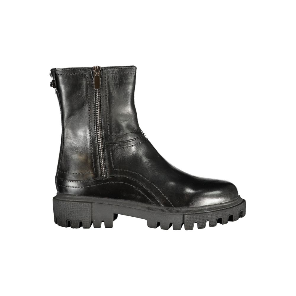 Ankle Boots by Cafenoir for women in polyester polyurethane leather black features an aerodynamic silhouette from the Essence Women's Polyester Polyurethane Leather Ankle Boots collection, showcasing a aerodynamic and refined for an aerodynamic look.