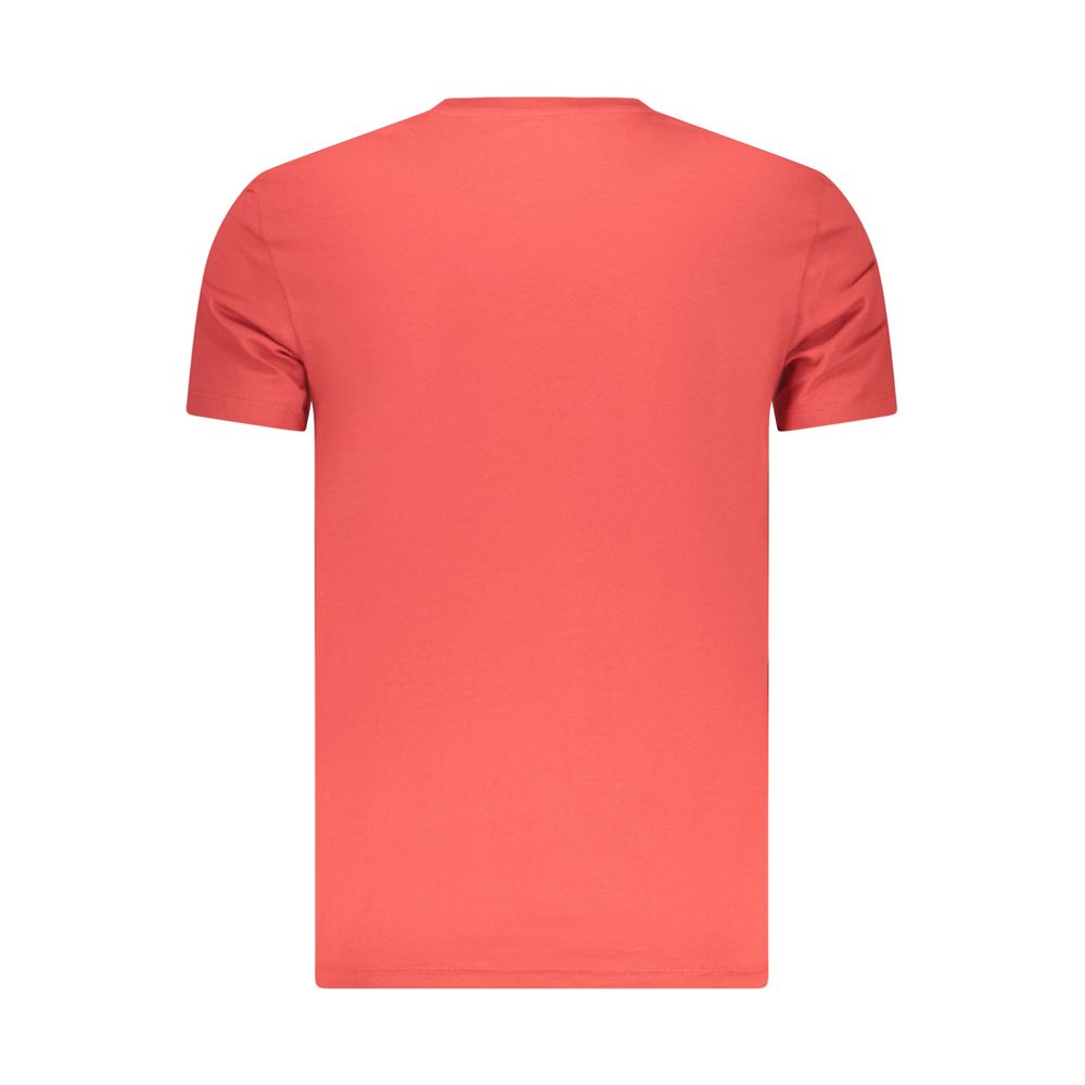T-Shirt by Timberland for men in cotton red features an edgy silhouette, meticulously detailed with a sophisticated and for a truly edgy finish.