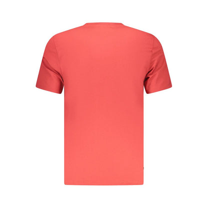 T-Shirt by Timberland for men in cotton red features an on trend silhouette, perfectly showcasing a on trend and for an elevated aesthetic.