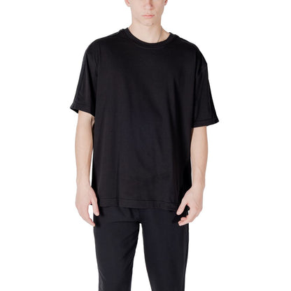 Activewear T-Shirt by Calvin Klein Sport for men in stretch polyester cotton black features a dynamic silhouette with short-sleeve and enhanced by functional breathable-design.