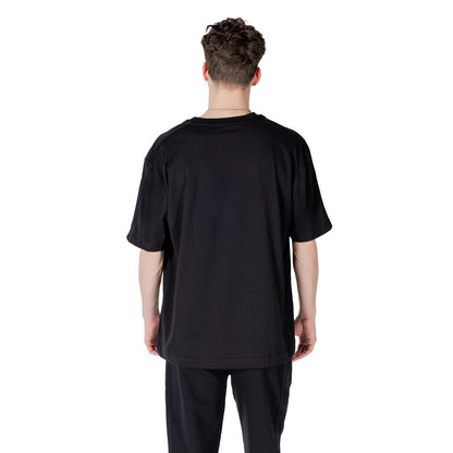 Activewear T-Shirt by Calvin Klein Sport for men in stretch polyester cotton black features an ergonomic design with breathable-design, highlighting a ergonomic length and ergonomic for a high-performance look.