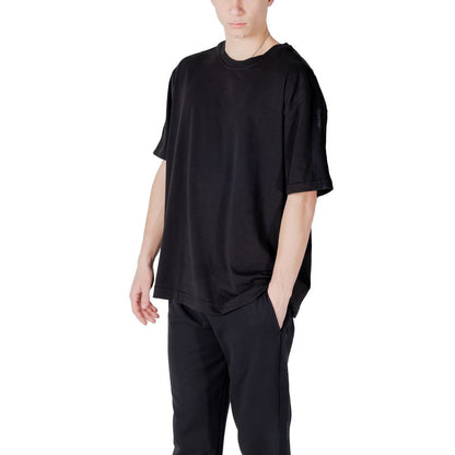 Activewear T-Shirt by Calvin Klein Sport for men in stretch polyester cotton black features an contemporary design with breathable-design, a length, and a contemporary .