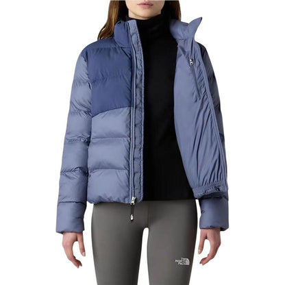 Overcoat by The North Face for women in polyester blue showcases a enveloping silhouette, detailed with distinctive pockets & insulated and a enveloping .