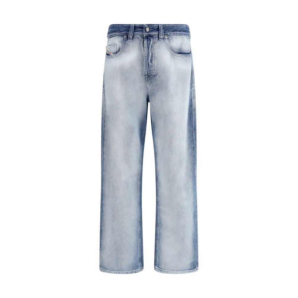 Jeans by Diesel for men in cotton denim & calf leather blue features an sartorial bootcut, regular-fit & slim and long with a low rise cut for a sartorial finish.