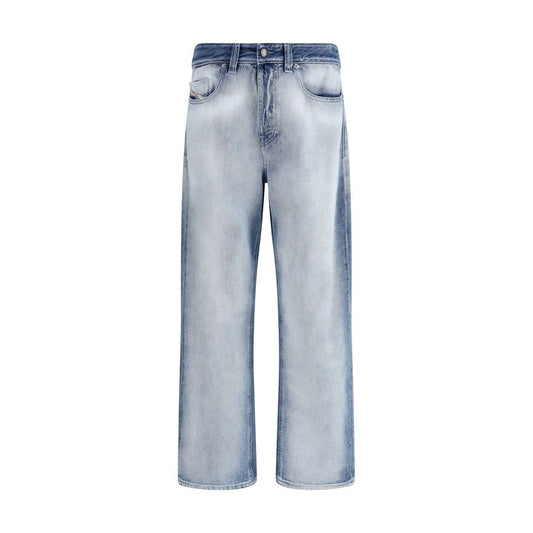 Jeans by Diesel for men in cotton denim & calf leather blue features an sartorial bootcut, regular-fit & slim and long with a low rise cut for a sartorial finish.
