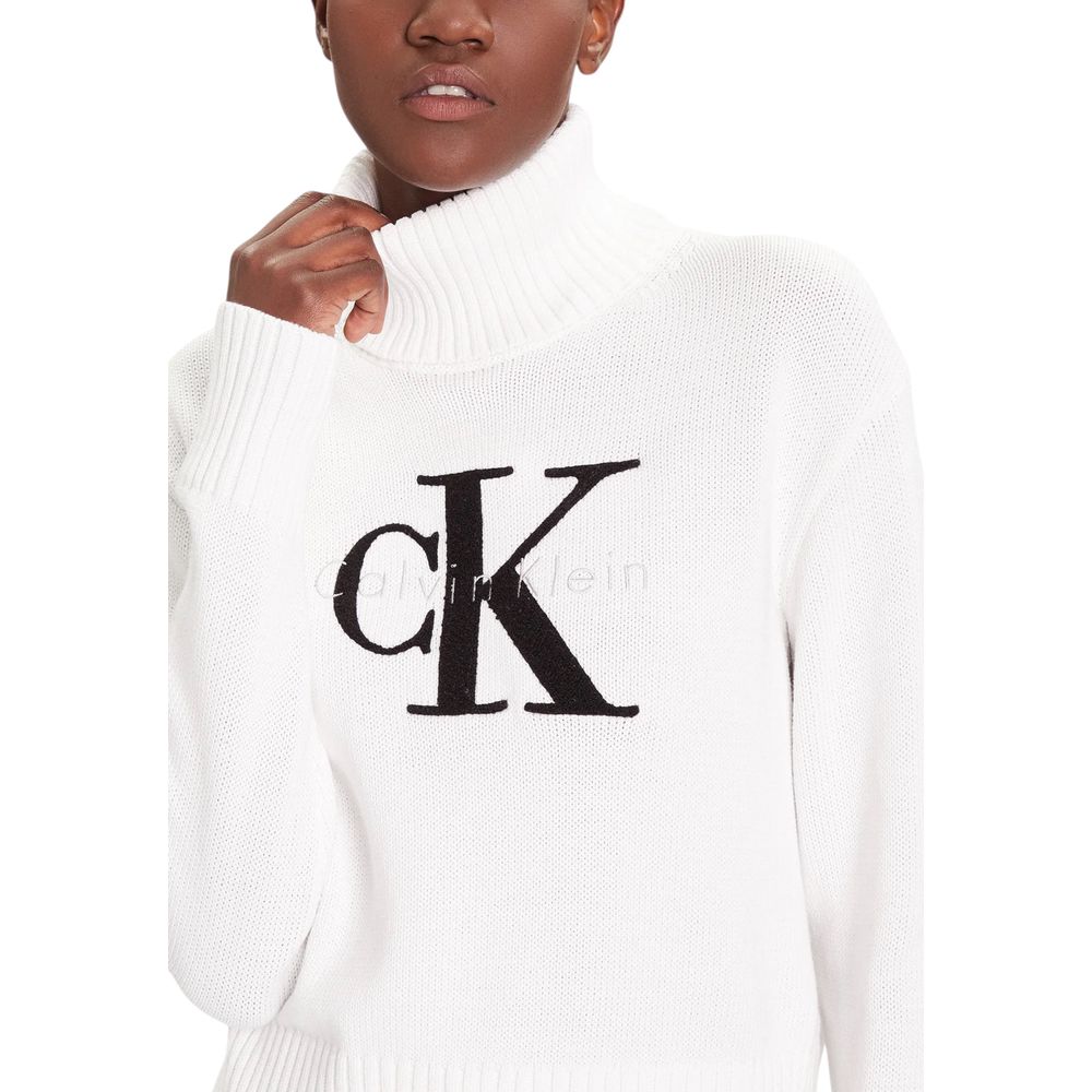 Sweater by Calvin Klein Jeans for women in cotton white showcases a sumptuous silhouette, artfully finished with a sumptuous and for a sophisticated, sumptuous look.