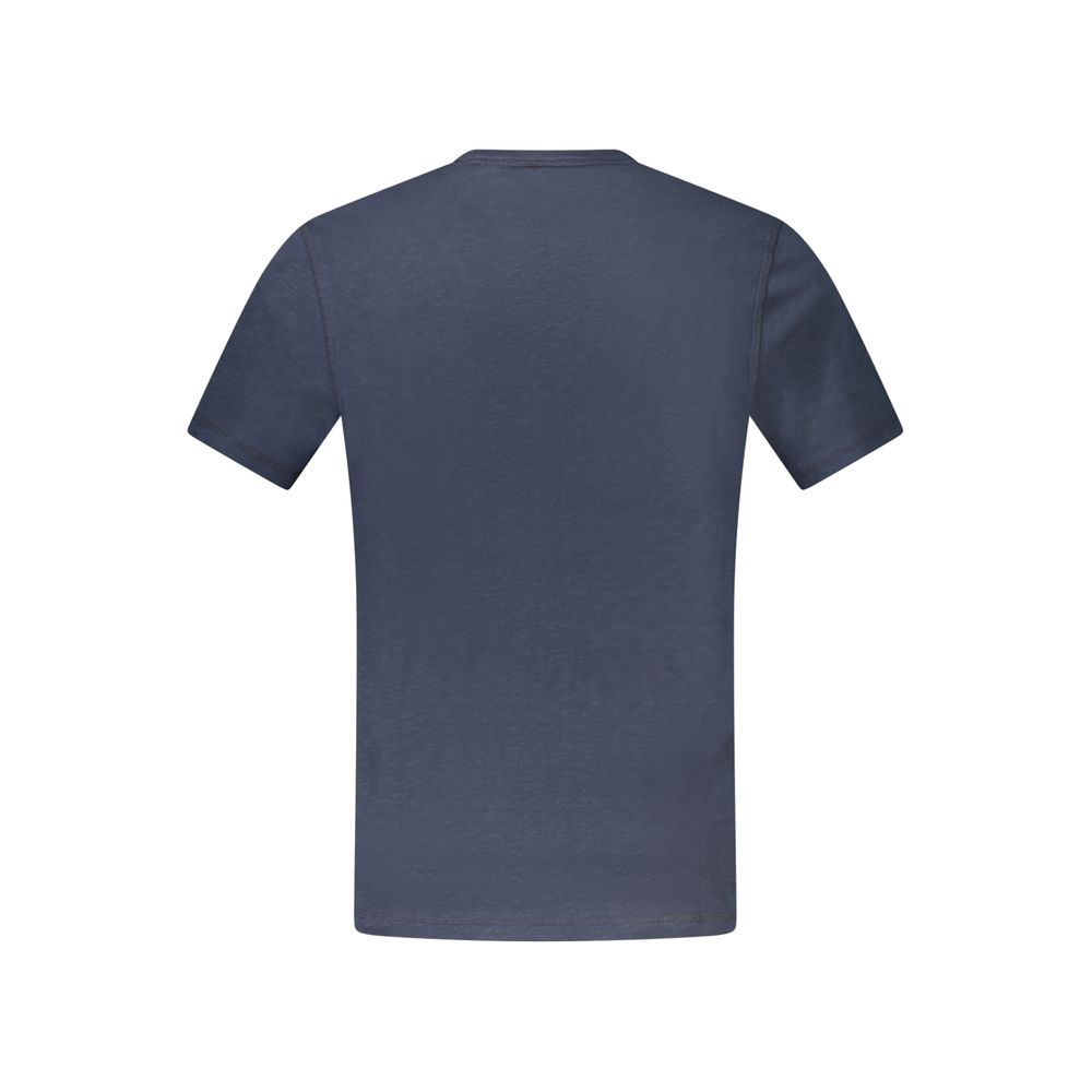 T-Shirt by Hugo Boss for men in cotton blue & print features an on trend silhouette, perfectly showcasing a on trend and crew neckline for an elevated aesthetic.