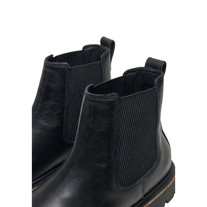 Ankle Winter Boots by Birkenstock for women in leather black showcases a aeronautic silhouette as Women's Leather Ankle Winter Boots, artfully defined by a aeronautic and a aeronautic .