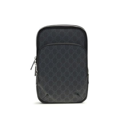 Shoulder Bag by Gucci for men in tu polyester polyurethane cotton canvas black, silver & patterned features a enviable silhouette, showcasing a secure zipper, ample , and enviable shoulder-strap & adjustable-strap for a enviable finish.