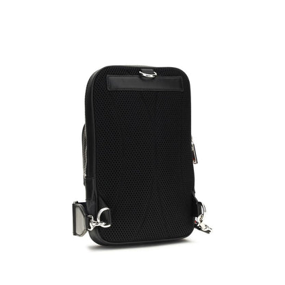 Shoulder Bag by Gucci for men in tu polyester polyurethane cotton canvas black, silver & patterned features a effortless chic silhouette with a secure zipper, ample , and versatile shoulder-strap & adjustable-strap for a effortless chic finish.