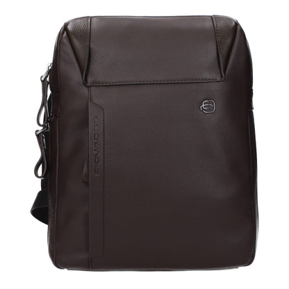 Crossbody Messenger Bag by Piquadro for men in leather brown features a artisanal Leather Crossbody Messenger Bag design with a secure , ample , and versatile crossbody-strap & adjustable-strap for a artisanal finish.