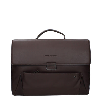 Briefcase by Piquadro for men in leather brown presents a architectural silhouette, perfectly capturing the Leather Briefcase aesthetic with a secure , ample laptop-compartment, and versatile adjustable-strap.
