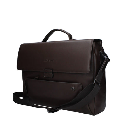 Briefcase by Piquadro for men in leather brown features a utilitarian chic Leather Briefcase design with a secure , utilitarian chic laptop-compartment, and versatile adjustable-strap for a sophisticated look.