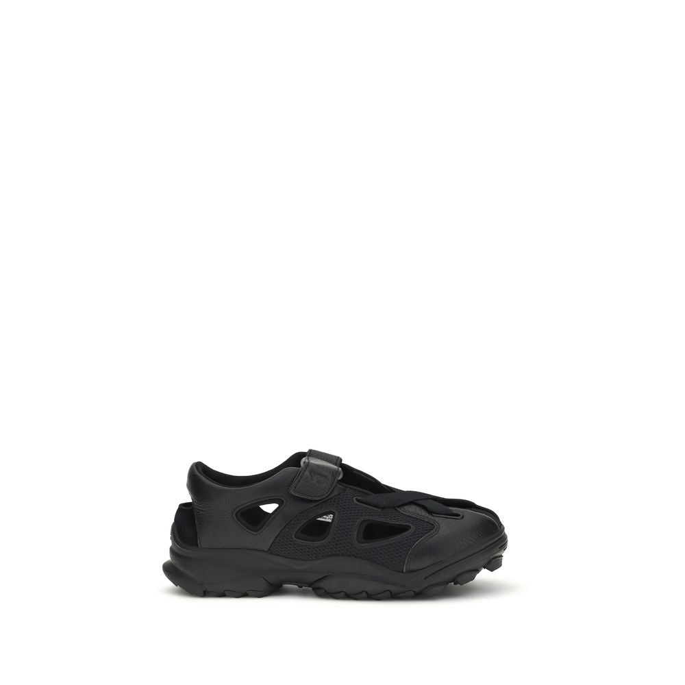 Flat Sandals by Y-3 for men in bos taurus suede calf leather black features an exquisite silhouette, showcasing the exquisite Men's Bos Taurus Suede Calf Leather Flat Sandals with a flat and .