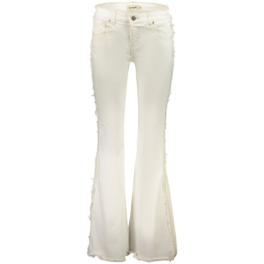 Jeans by Desigual for women in denim cotton white presents a refined pantology silhouette, artfully defined by a refined pantology flared & regular-fit, long, and a sophisticated .