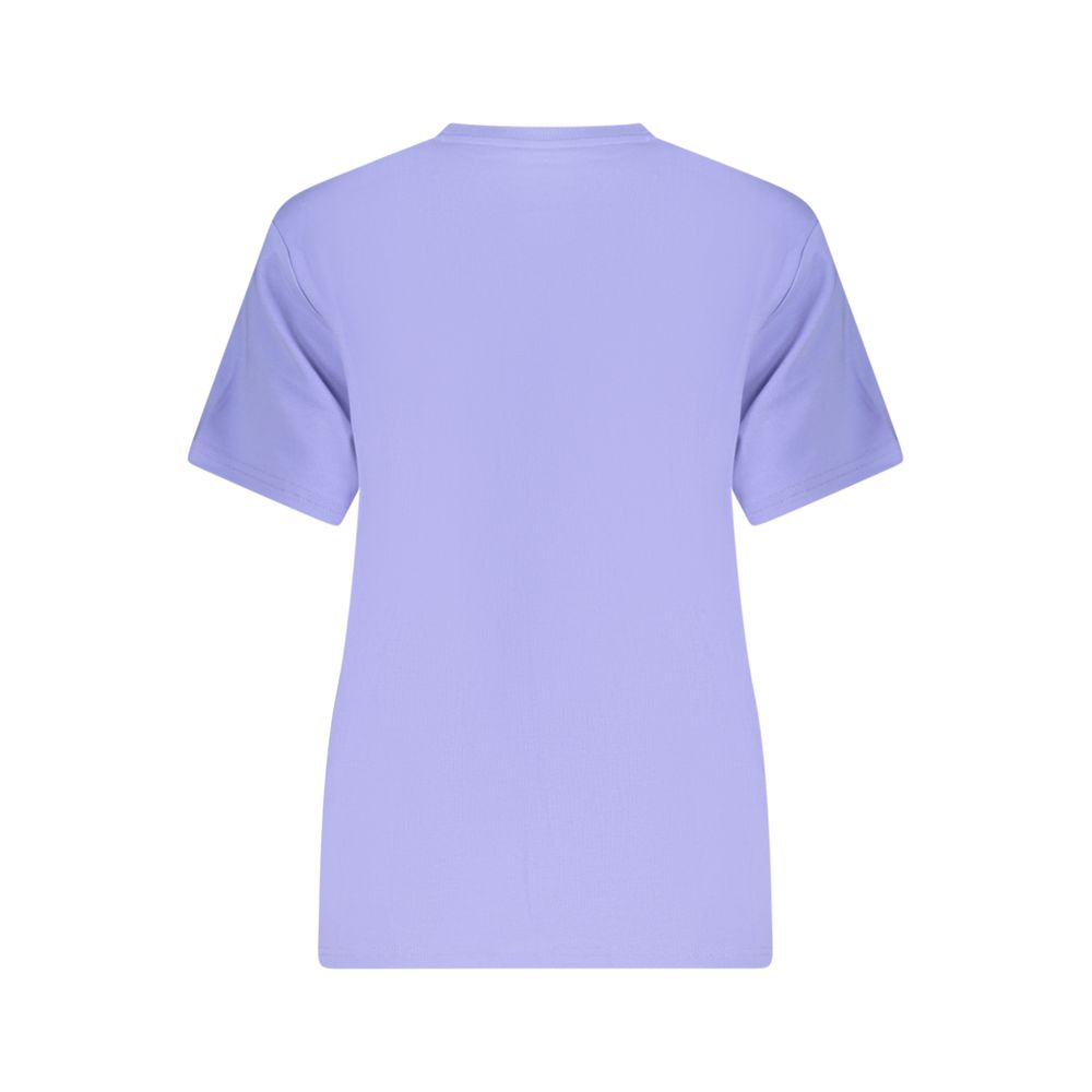 Activewear T-Shirt by Converse for women in cotton purple features an athletic silhouette with sleeves and a neckline, enhanced by high-performance .