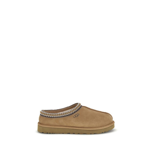 This Flat Mule Mules Shoes by UGG for men in polyester suede leather beige features an exquisite silhouette from the Men's Polyester Suede Leather Flat Mule Mules Shoes collection, defined by a sophisticated flat and elegant .