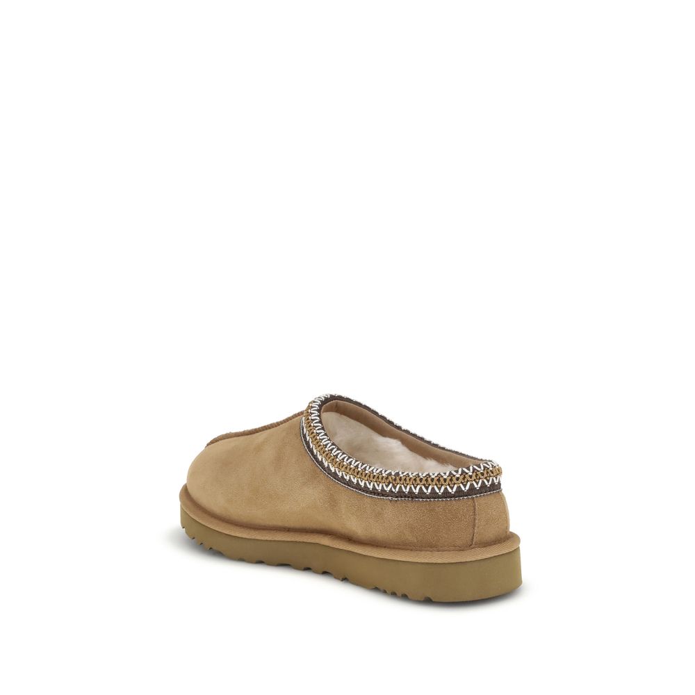 Flat Mule Mules Shoes by UGG for men in polyester suede leather beige showcases a timeless silhouette from the Men's Polyester Suede Leather Flat Mule Mules Shoes collection, featuring a timeless flat and for a timeless finish.
