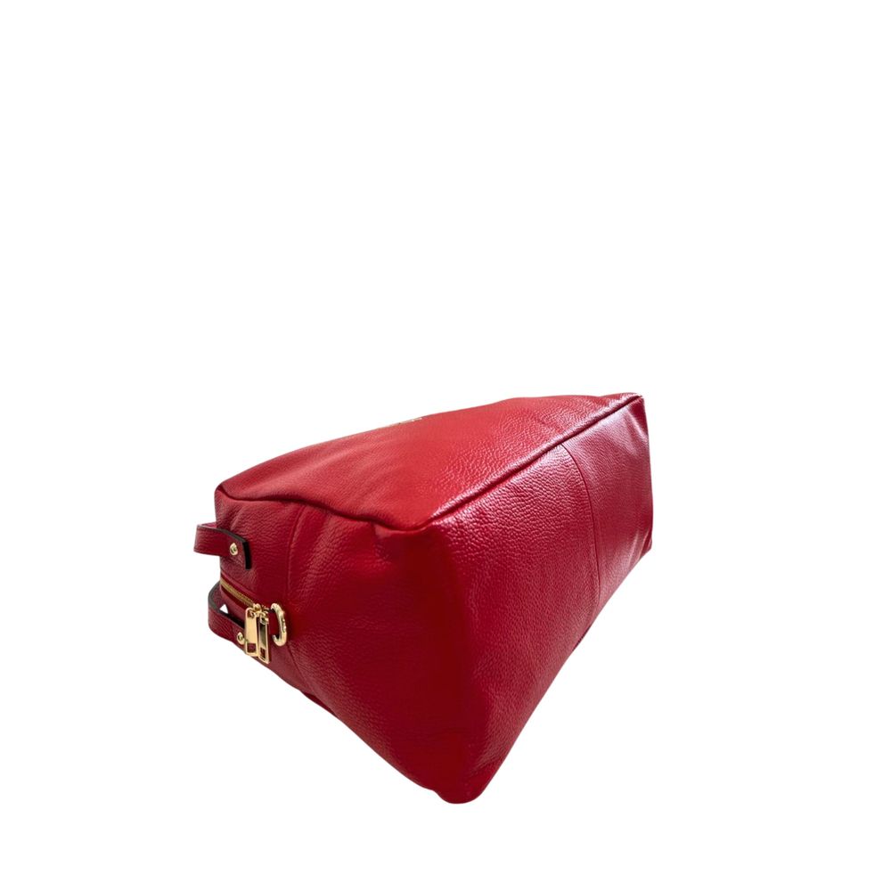 Shoulder Clutch Handbag by Baldinini Trend for women in cowhide gold & multicolor features a sculptural silhouette with a secure zipper, ample built-in-compartments, and versatile shoulder-strap for a sculptural finish.