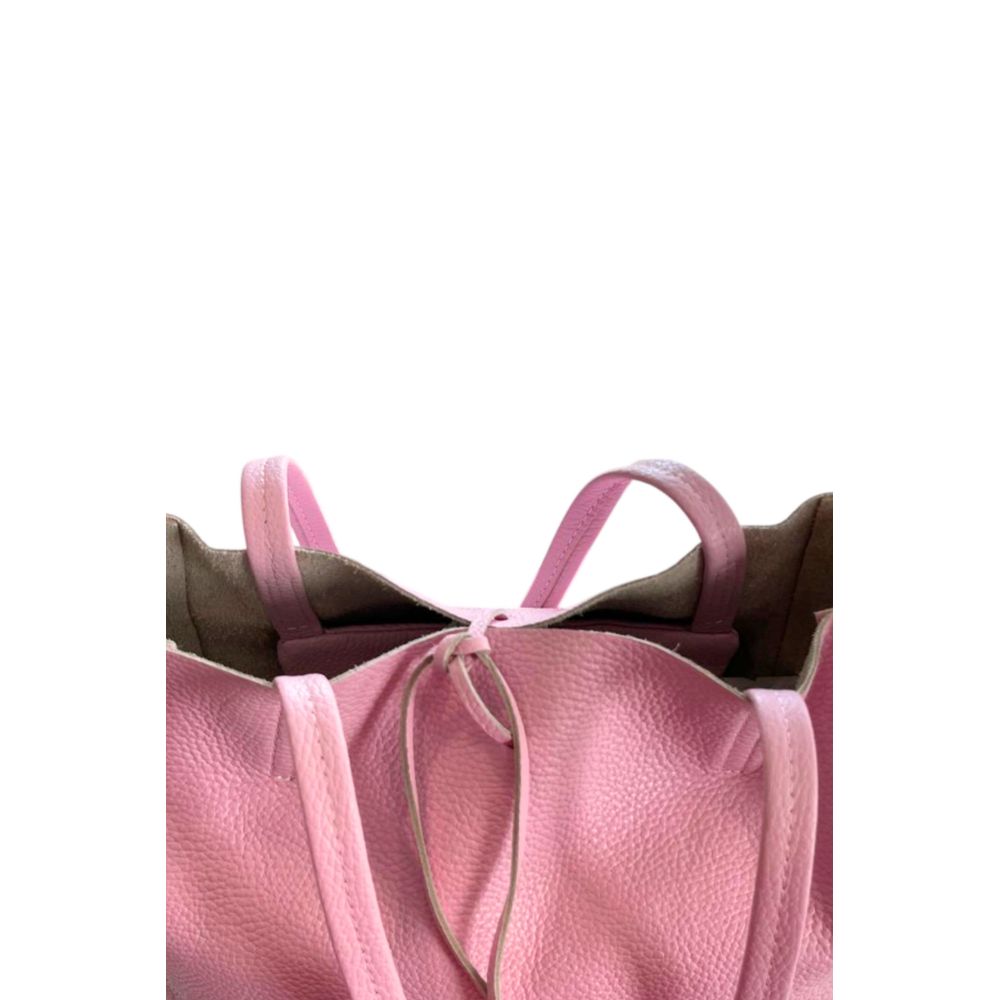Shoulder Clutch Handbag by Baldinini Trend for women in cowhide gold & multicolor features a statuesque silhouette, showcasing a secure zipper and organized built-in-compartments with versatile shoulder-strap for statuesque evening wear.