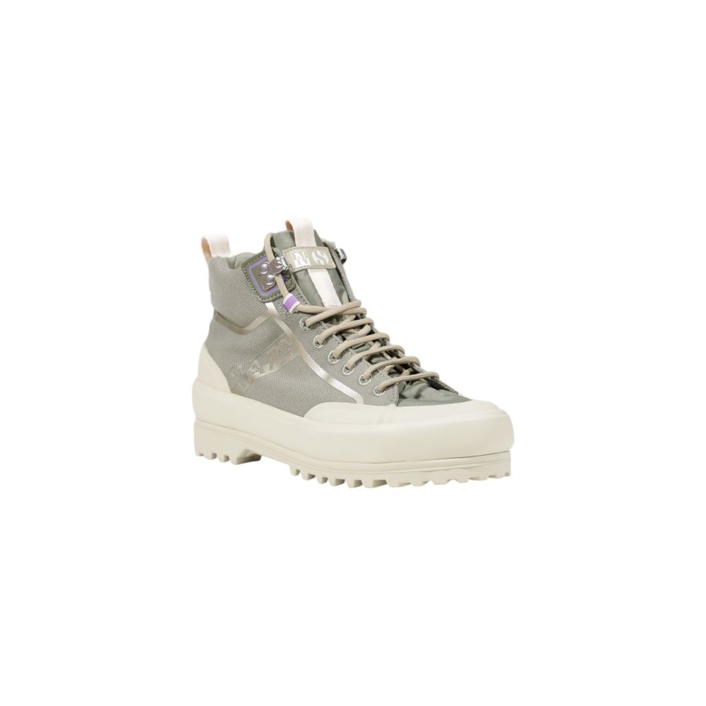 Sneakers by Superga for women in fabric green features a sumptuous design, perfectly showcasing the sumptuous athletic casual style of this Women's Lightweight Athletic Casual Fabric Sneakers.