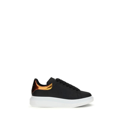 Sneakers by Alexander McQueen for men in bos taurus calf leather black presents a sumptuous silhouette, artfully capturing the essence of the Men's Fashion Bos Taurus Calf Leather Sneakers with its sumptuous fashion style design.