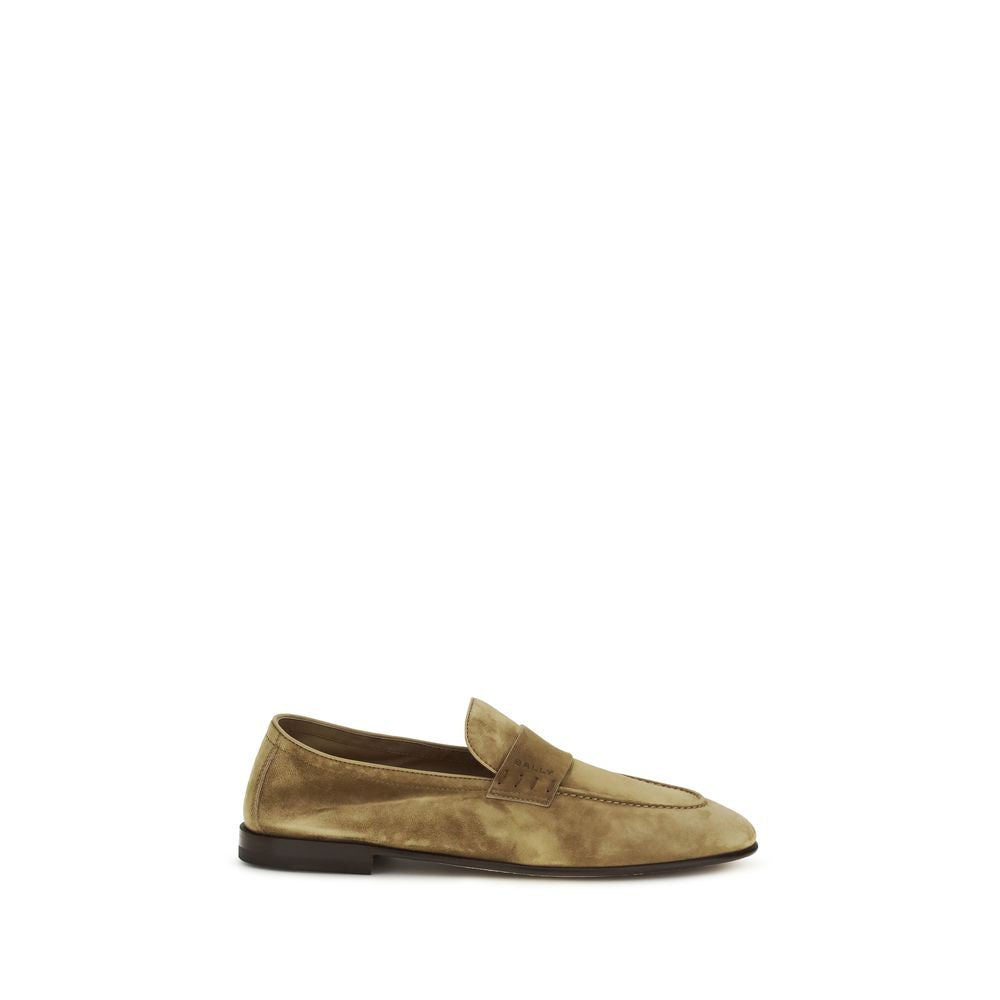 This Loafer Slip-On Strap Shoes by Bally for men in bos taurus calf suede leather beige features an exquisite silhouette from the Men's Bos Taurus Calf Suede Leather Loafer Slip-On Strap Shoes collection, defined by a sophisticated and elegant almond toe style.
