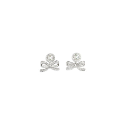 Earrings by Self-Portrait for women in goatskin leather pearl & silver presents a exquisite silhouette, showcasing a exquisite drop stud from the Women's Drop Stud Silver Brass & Pearls Earrings collection for a truly exquisite finish.
