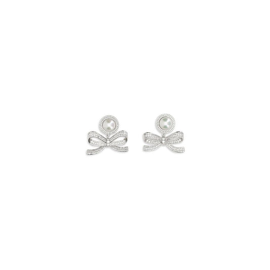 Earrings by Self-Portrait for women in goatskin leather pearl & silver presents a exquisite silhouette, showcasing a exquisite drop stud from the Women's Drop Stud Silver Brass & Pearls Earrings collection for a truly exquisite finish.